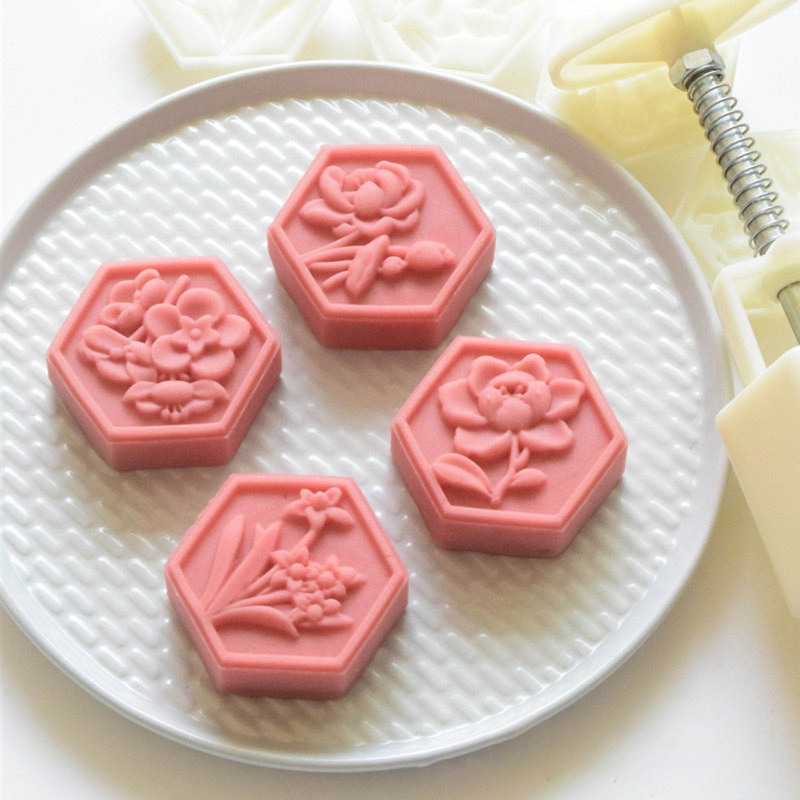 Bộ 50 Khuôn Nhựa Làm Bánh Trung Thu Hình Hoa Dễ Thương