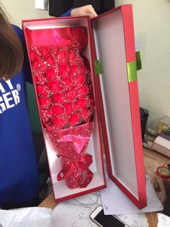 Hộp hoa sáp 33 bông