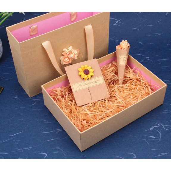 Hộp quà kraft kiểu túi xách cao cấp kèm rơm lót và Thiệp vintage - Hộp đựng quà kraft trang trọng | BigBuy360 - bigbuy360.vn