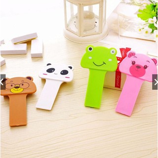 Dụng cụ mở nắp bồn cầu vệ sinh
