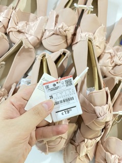 Giầy búp bê za. Ra xuất dư