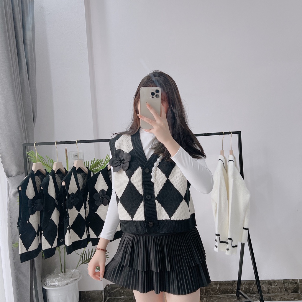 Áo gile crotop len 1 viền cúc ngọc tag hoa
