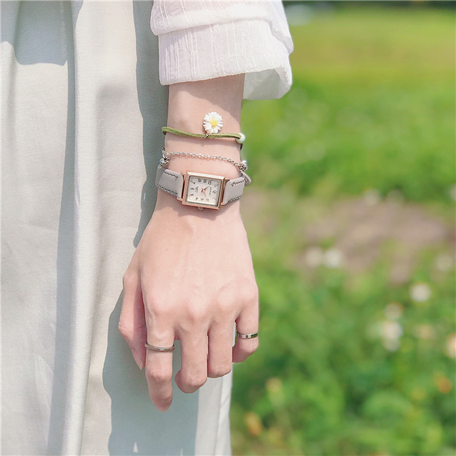 [Rẻ vô địch]  Đồng Hồ nữ Doukou mặt vuông bản nhỏ dây da lì retro mặt số Ảnh thật | BigBuy360 - bigbuy360.vn