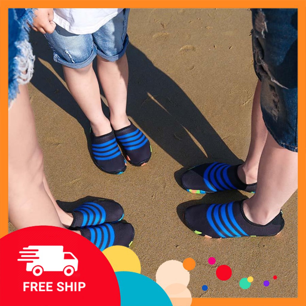 Giày đi biển màu đen sọc xanh, siêu mềm, siêu bảo vệ và ôm chân