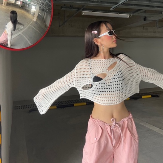 Áo croptop dệt kim QKOOLE tay loe dáng rộng rách cá tính phong cách Hàn Quốc thời trang cho nữ