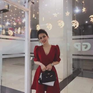 VÁY ĐỎ ĐUÔI CÁ TAY LOE