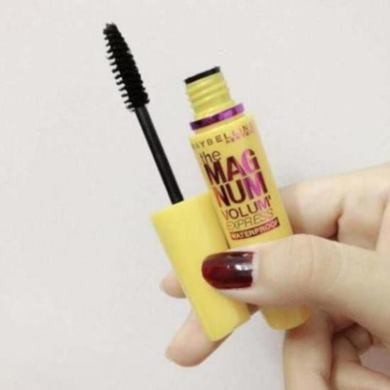 Mascara Maybelline Magnum – Giúp mi đen, dày gấp 10 lần