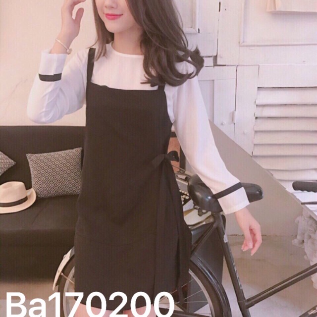Siêu sale Set áo tay dài và yếm cát len