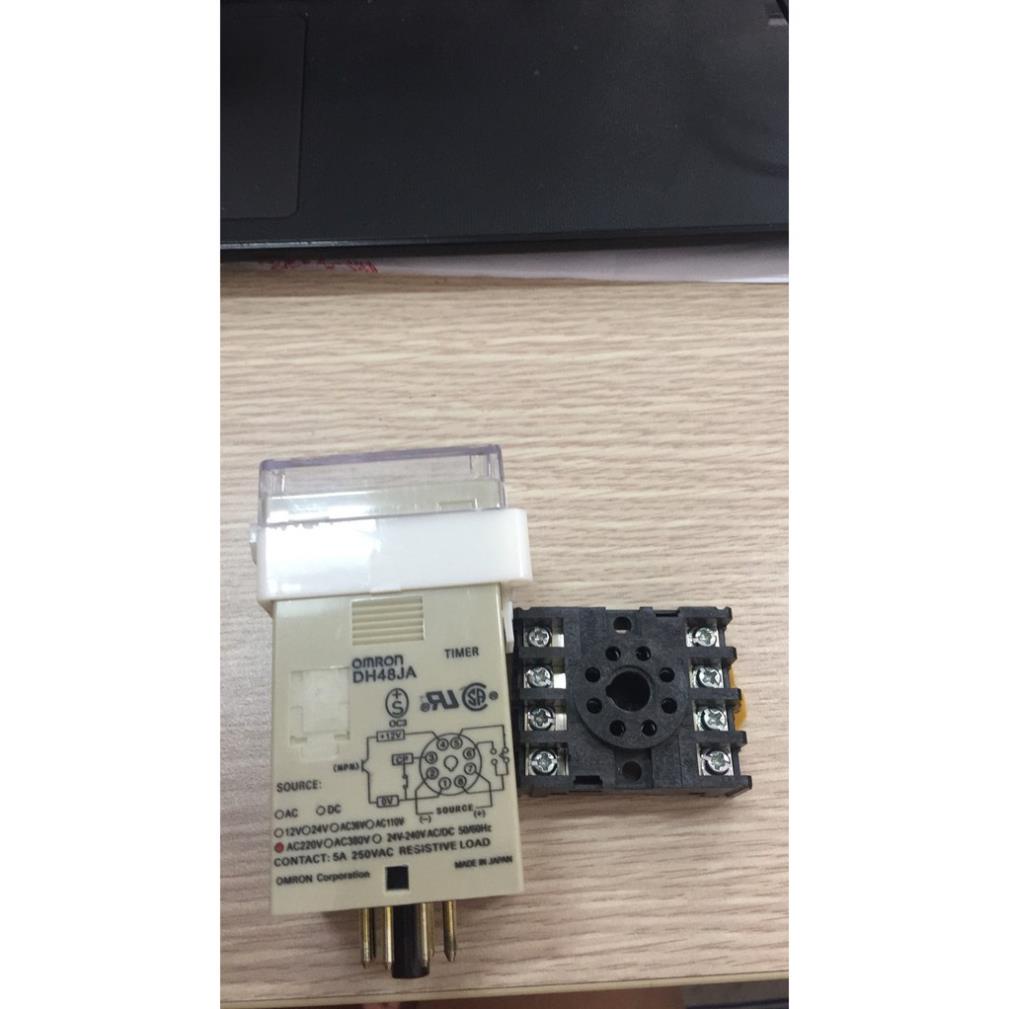 Bộ đếm Omron DH48J-8A (bao gồm cả đế)