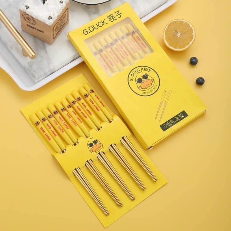 HỘP 5 ĐÔI ĐŨA HÌNH VỊT VÀNG ĐÁNG YÊU CHO BÉ