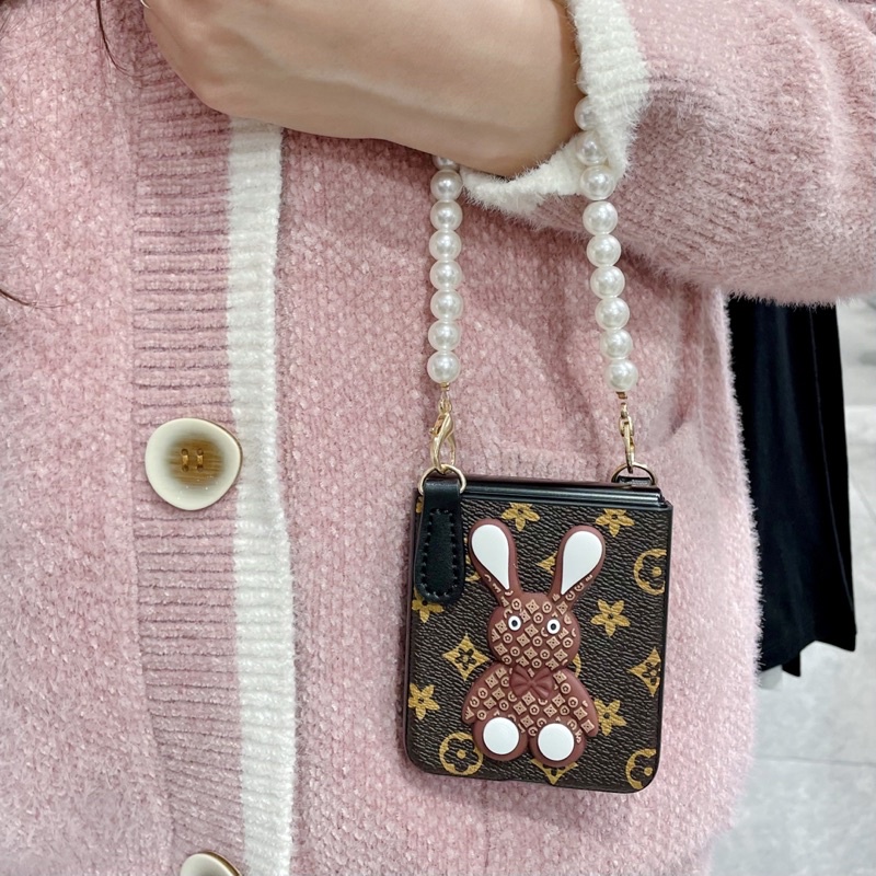 [HÀNGSẴN] Ốp Samsung Z Flip 3 / Z Flip 4 da hoạ tiết LV thỏ có dây xách (Ảnh thật) / Z Flip3 / ZFlip3 / Z Flip4/ ZFlip4