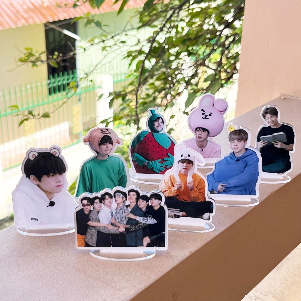 1 Tượng Standee BTS kích cỡ mini