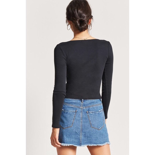 Áo croptop tay dài cổ tim F21