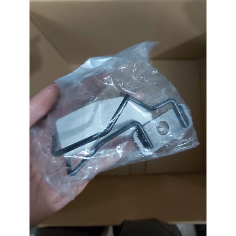 Pát kẹp giữ dây dầu trước - sau exciter 150 zin