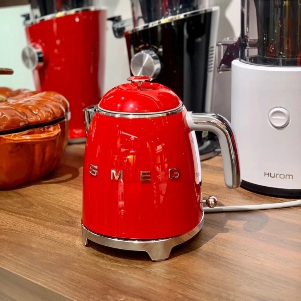 Ấm siêu tốc Smeg mini KLF05 dung tích 0.8L phong cách Retro, hàng Đức chính hãng