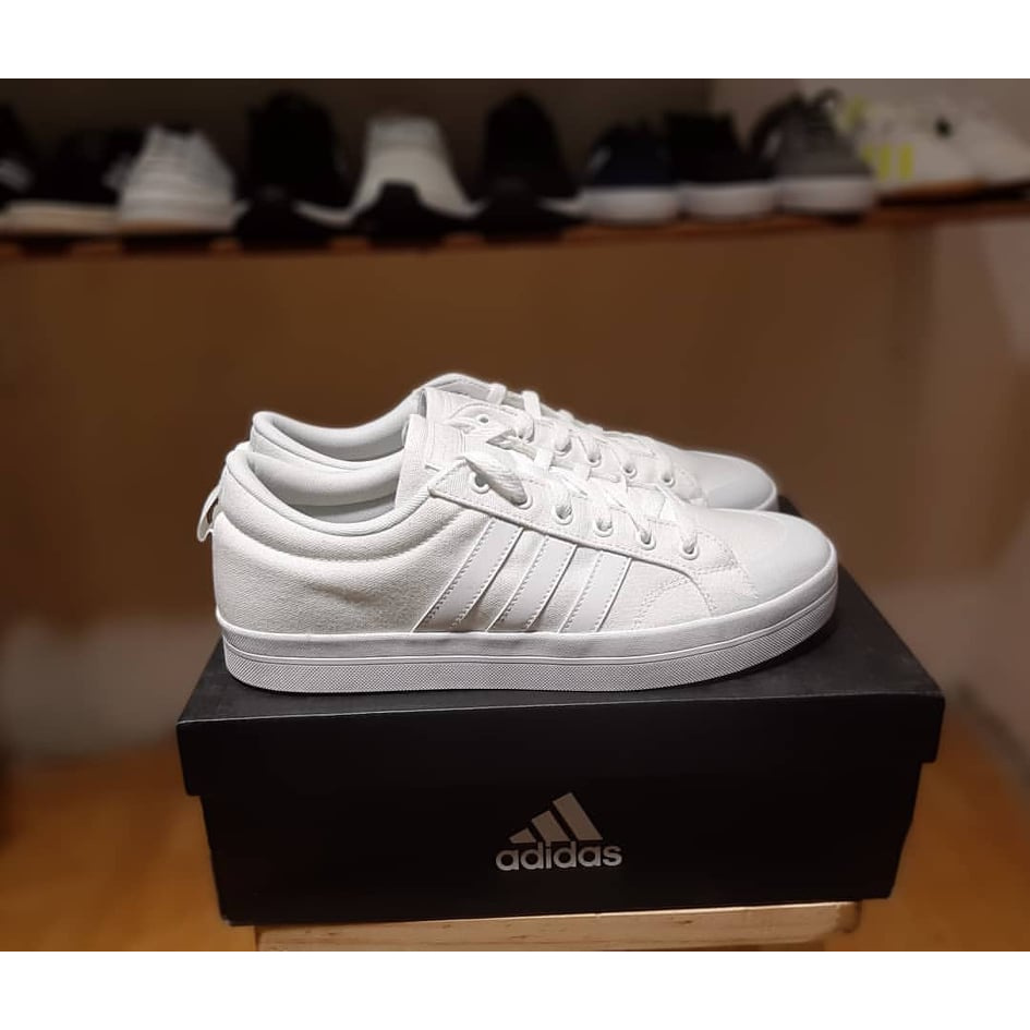 GIÀY VẢI THỂ THAO TRƯỢT VÁN CHO NAM ADIDAS BRAVADA - MÀU TRẮNG - ADI2HE03001