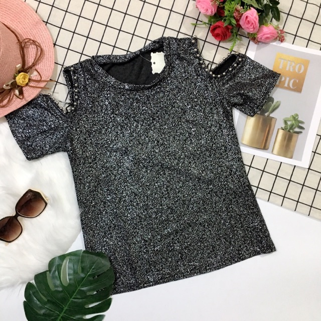 Áo nhũ kim tuyến khoét vai đính cườm