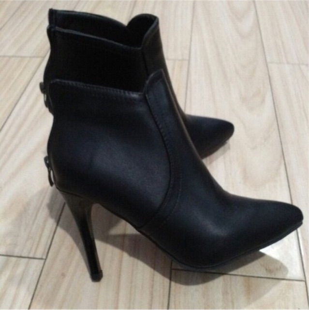 Giày bốt da cổ ngắn sành điệu cho nữ | BigBuy360 - bigbuy360.vn