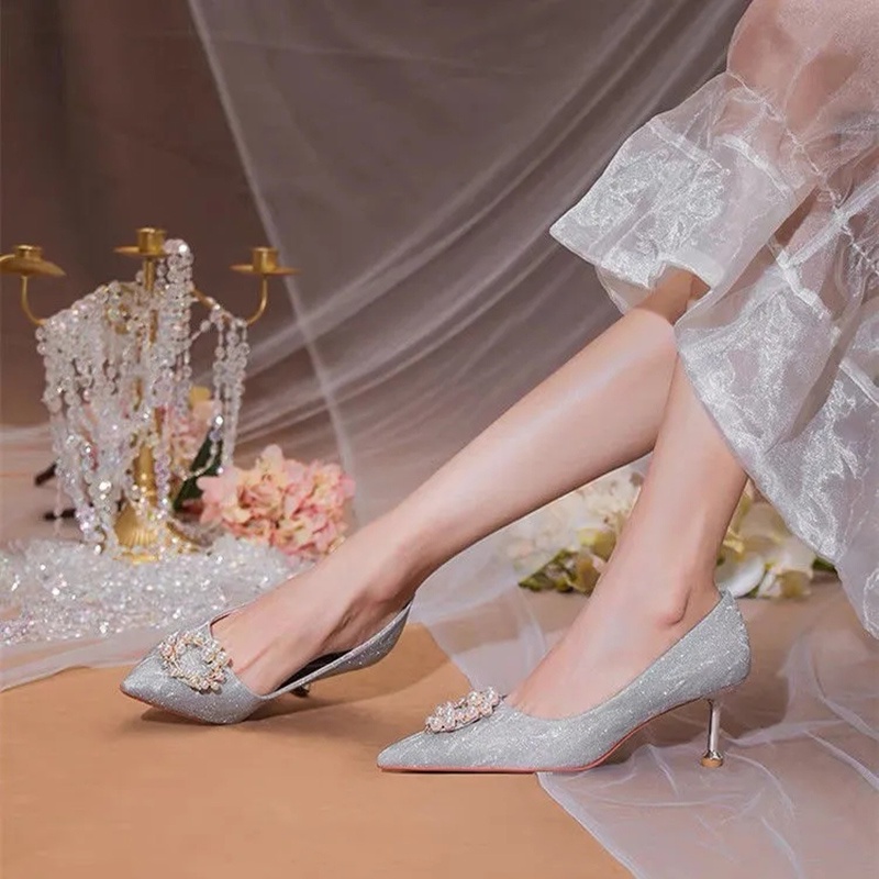 Giày Cao Gót Mũi Nhọn Đính Đá Pha Lê Sang Trọng Cho Cô Dâu