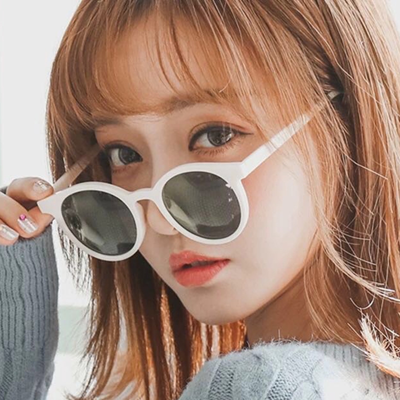 Kính râm gọng tròn đơn giản phong cách nhà thiết kế cổ điển dành cho bạn nữ