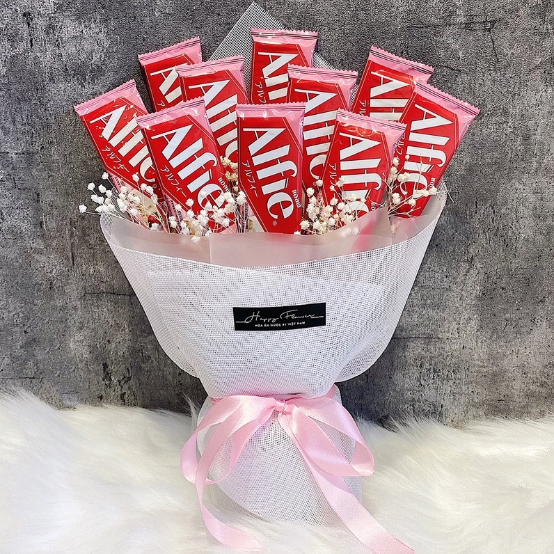 Bó hoa socola GLICO Alfie Strawberry thích hợp làm quà tặng người thân thương - Đóng gói bởi Happy Flower