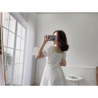 Đầm trắng cổ U đính nút ngọc