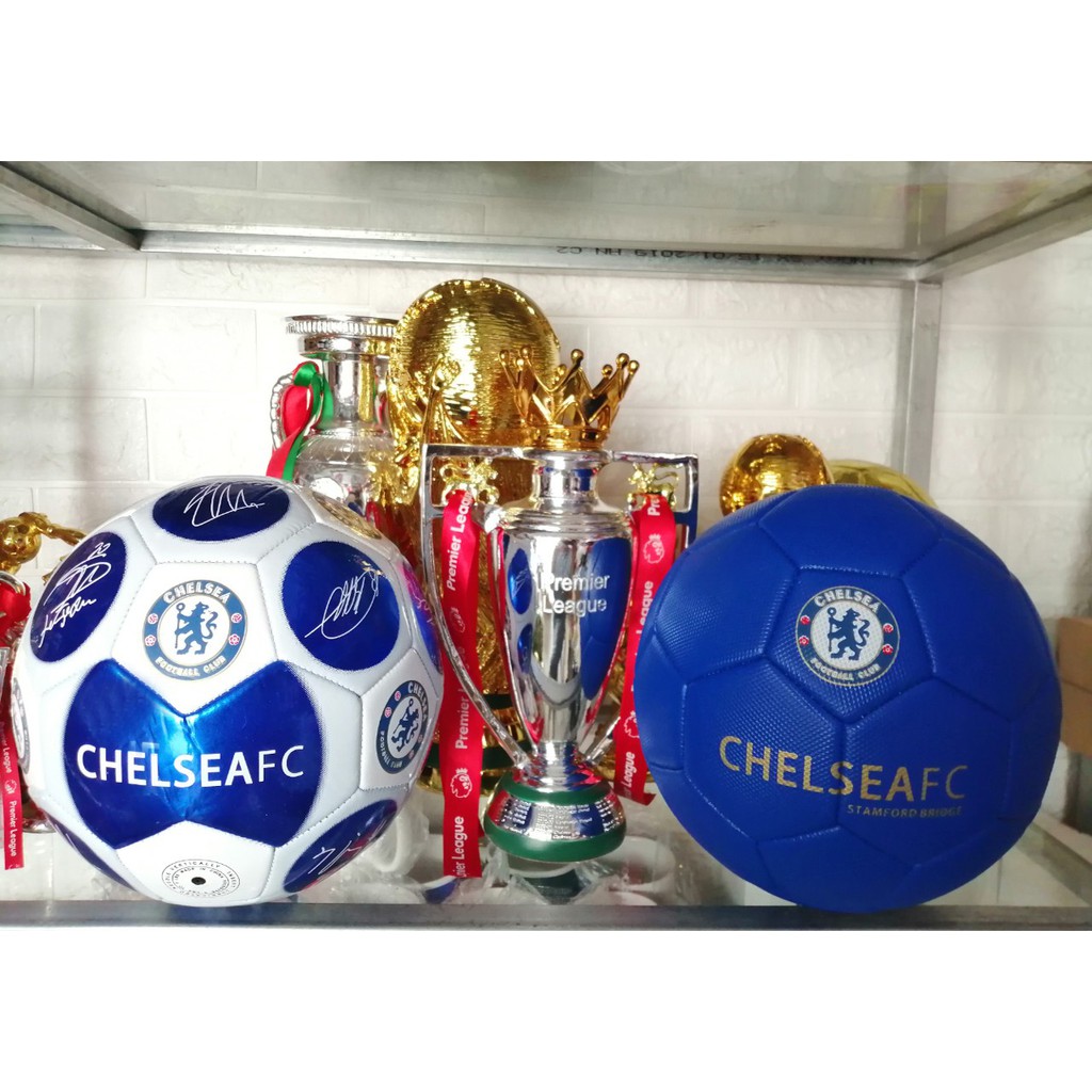 Quả bóng gồm chữ ký các cầu thủ chelsea size lớn