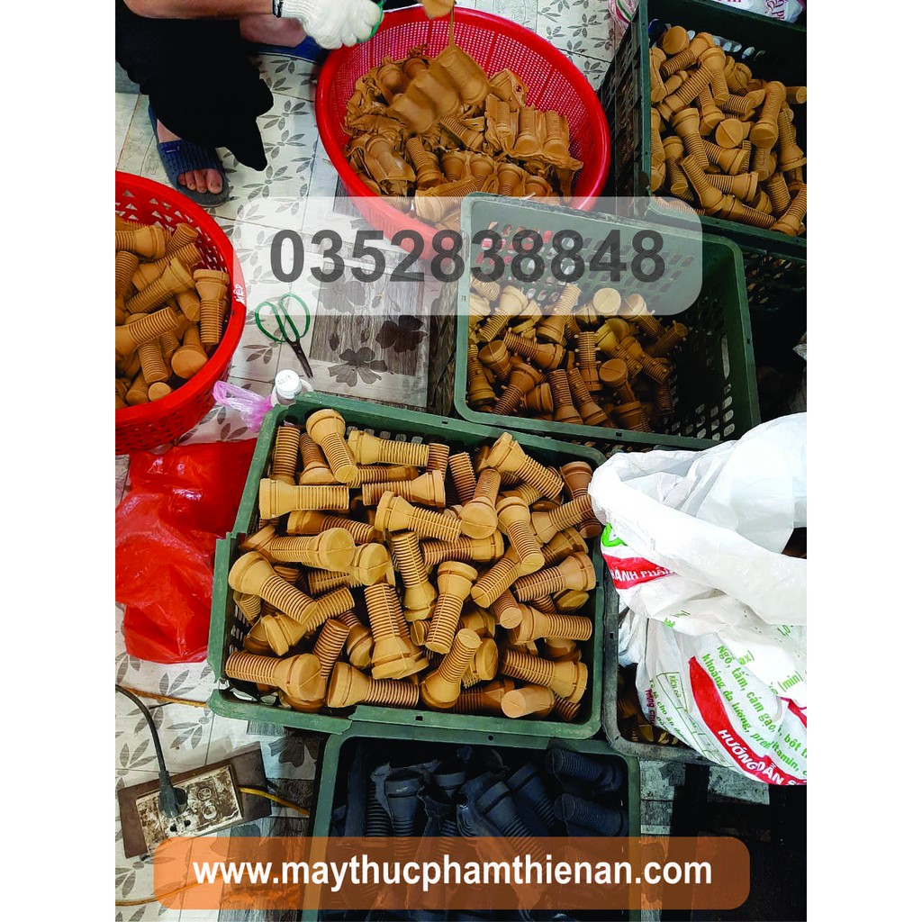 Núm cao su của máy vặt lông gà, vịt, cây đánh lông gà vịt được làm 100% bằng cao su tự nhiên mềm, dẻo và rất bền