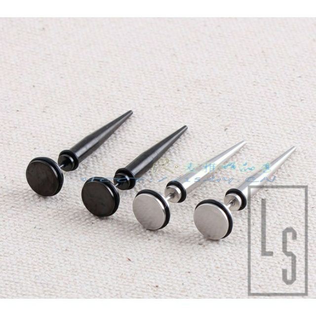 Khuyên GDragon BIGBANG đinh nhọn