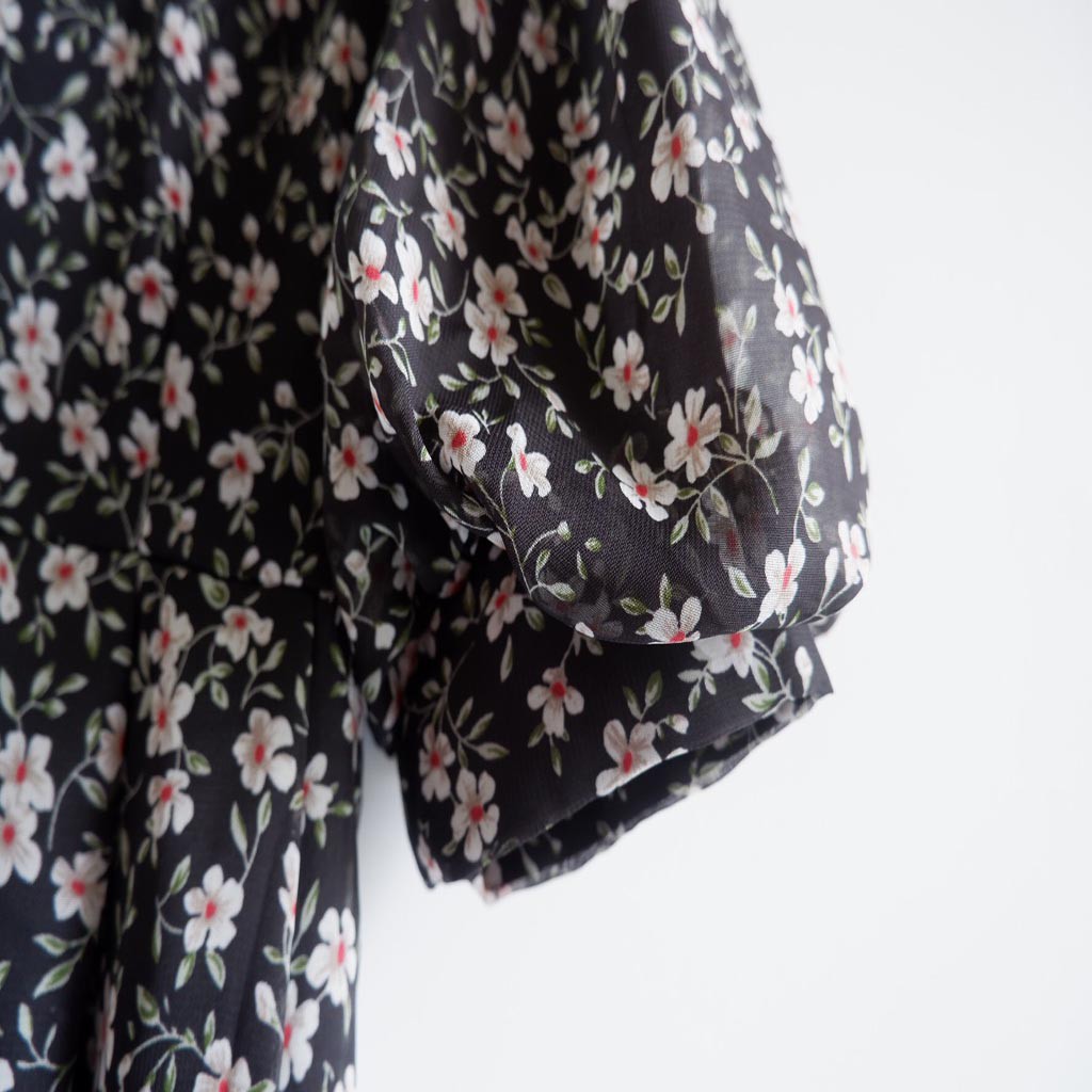 Váy hoa nhí nền đen tay lỡ dáng dài