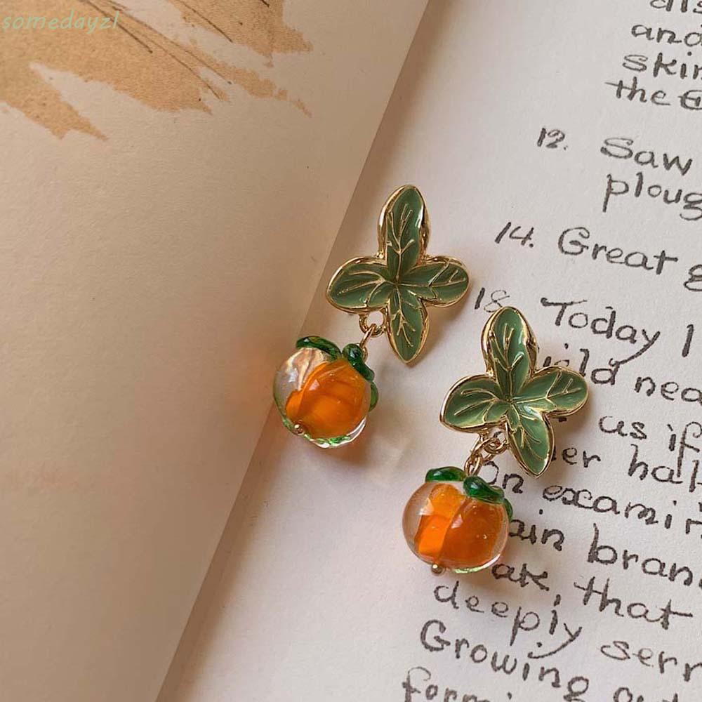 Khuyên tai tạo hình độc đáo cho nữ