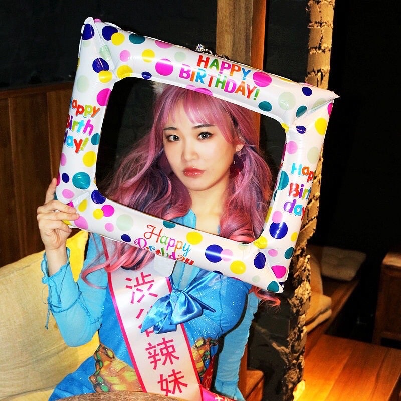 Bóng hình khung ảnh chụp hình dễ thương sinh nhật hàn quốc