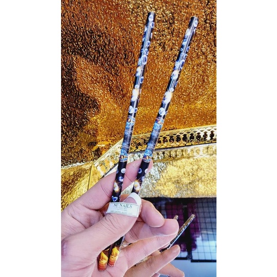 Bút sáp chấm đá