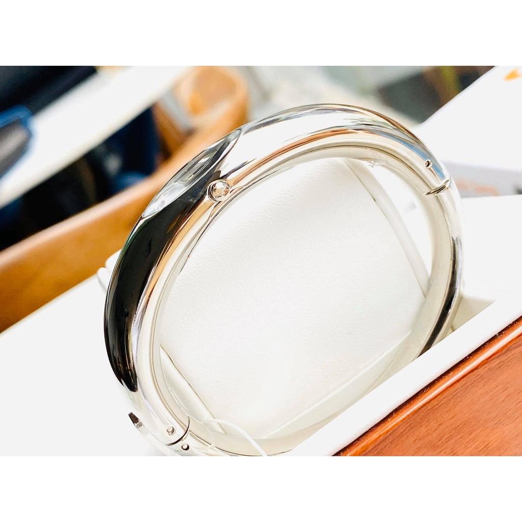 Đồng hồ nữ Calvin Klein K1Y22102 còn hơn cả 1 lắc tay