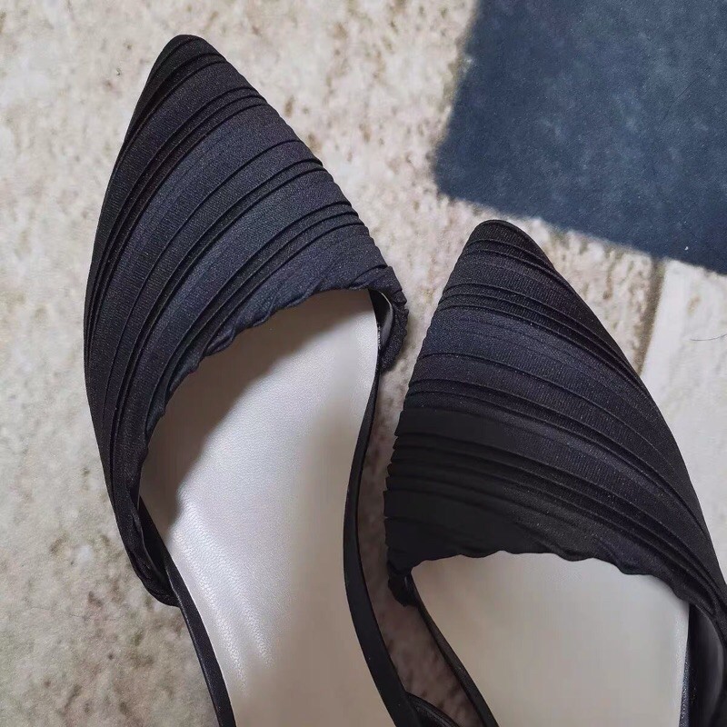 Sandal bệt mũi nhọn