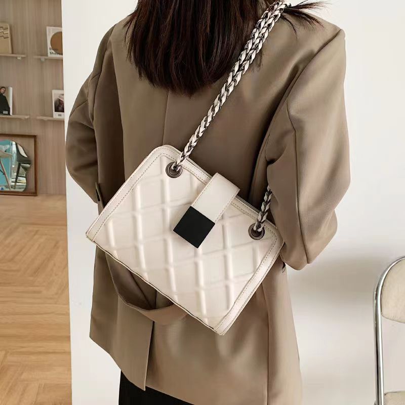 Túi Xách Đeo Vai Phối Dây Xích Đính Đá Thời Trang Cao Cấp Sang Trọng Dành Cho Nữ