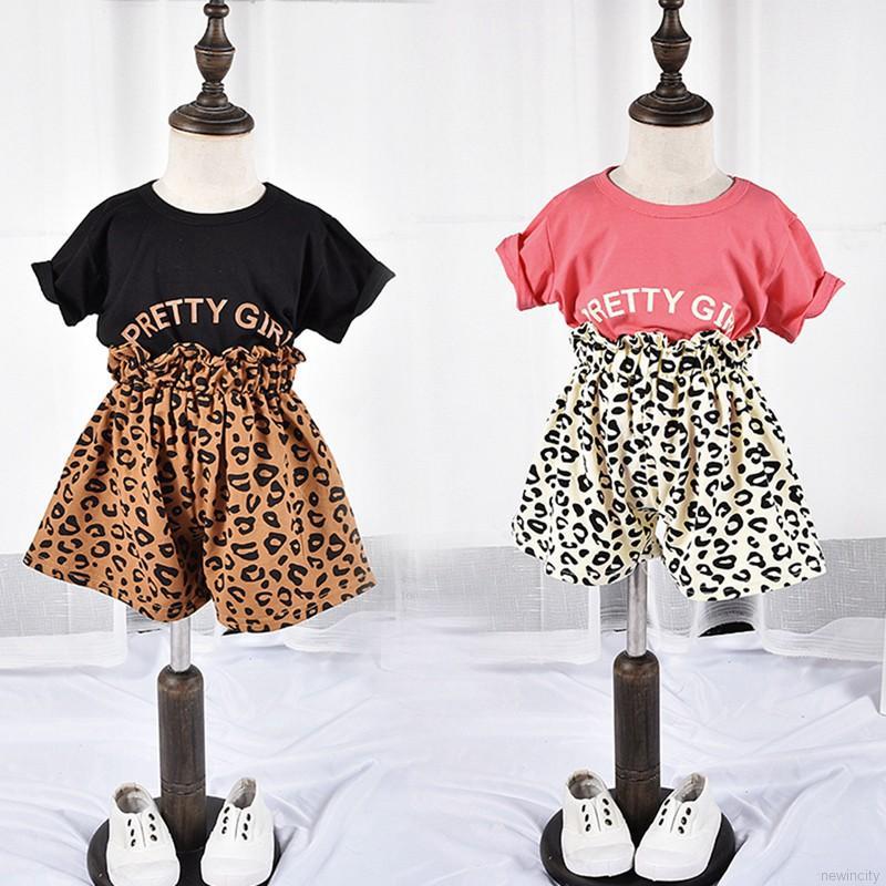 Bộ áo thun cộc tay in chữ + Quần họa tiết da báo cho bé