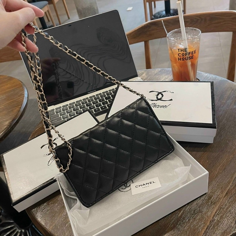 culth cầm tay đeo chéo trần trám tag chữ x đính đá nhân tạo