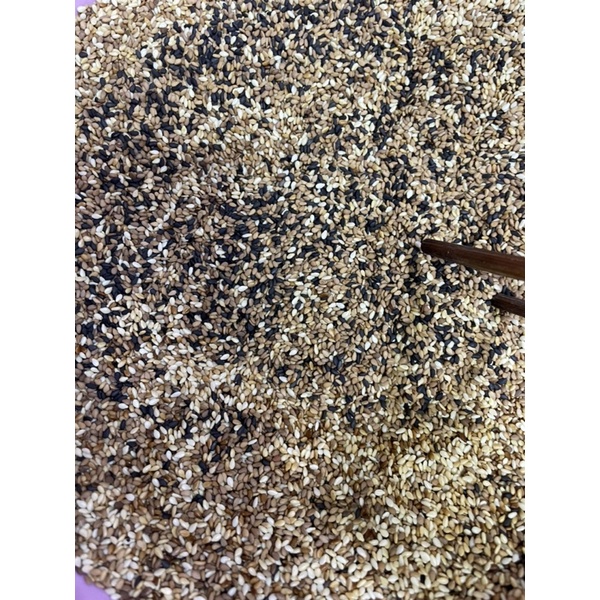 Hộp 500g muối vừng, lạc và hạt dinh dưỡng (hạnh nhân, điều, bí xanh, hạt lanh) hàng tự làm