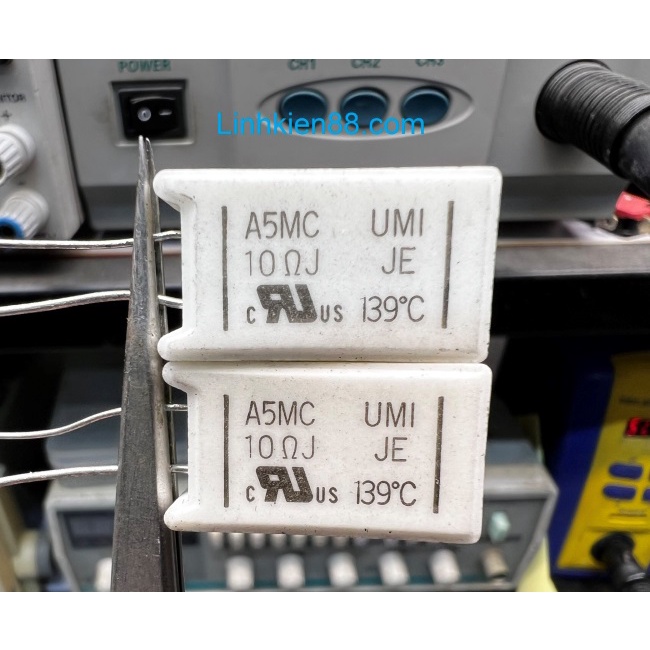 Điện Trở Cắm Sứ Trắng Nhật Bản UMI 10R 10Ohm 5w Dáng Đứng