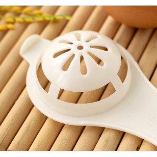 Muỗng tách lòng đỏ trứng