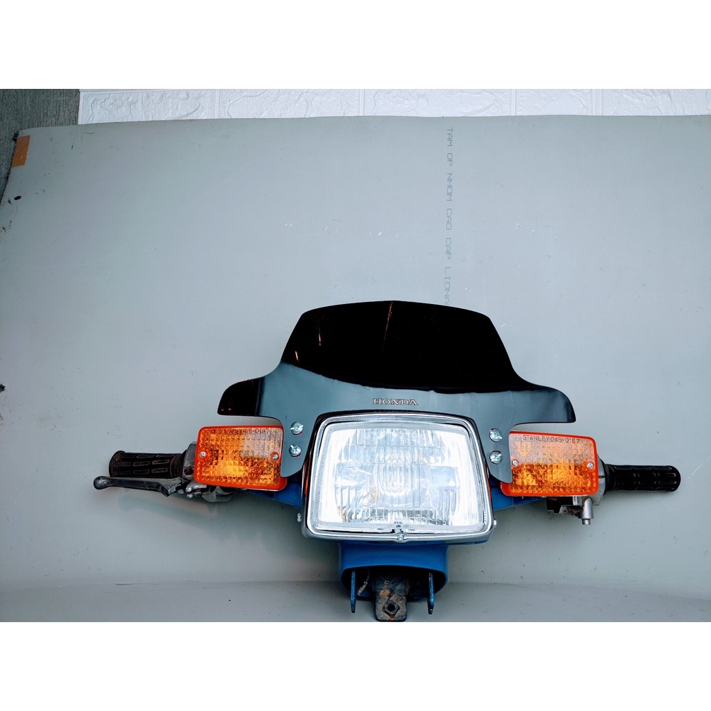 #04 Kính chắn gió xe cub đèn vuông Original