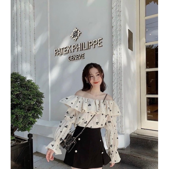 Set áo trễ vai phối cùng chân váy đen siêu xinh