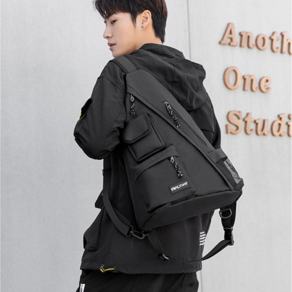 Túi Đeo Chéo Vai Tam Giác Đeo Ngực Độc Lạ Thời Trang Cao Cấp Phong Cách Nhật Bản Năng Động Màu Đen Đặc Biệt