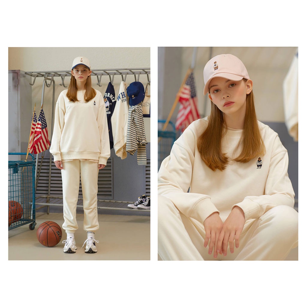 Áo sweater WHO.A.U màu trơn họa tiết gấu Steve WHMWC2203U