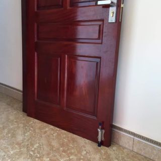Chân hãm cửa hoàng long smart