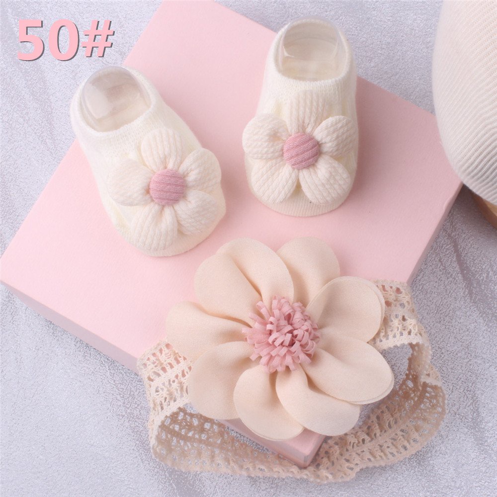 Set băng đô và tất cho bé gái làm quà đầy tháng cho bé