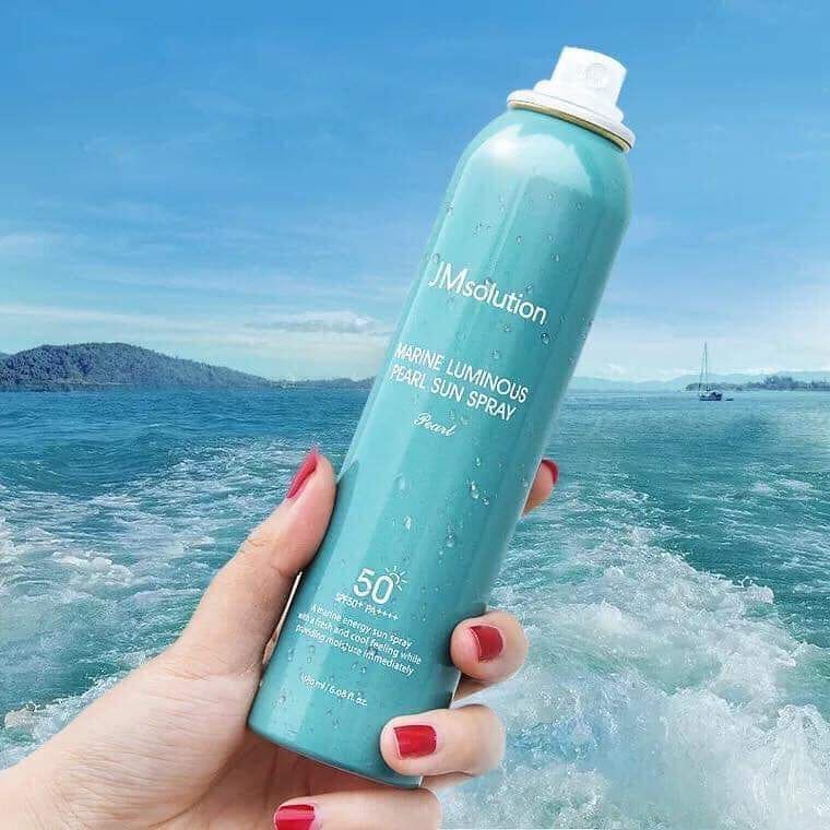 Chống Nắng Dạng Xịt Chiết Xuất Ngọc Trai Trắng Da Cấp Ẩm JM Solution Marine Luminous Pearl Sun Spray SPF 50+ PA++++