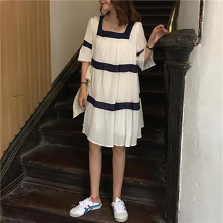 Đầm babydoll trắng phối đen cổ vuông