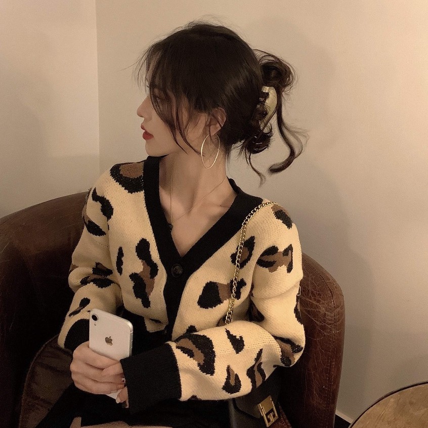 QADCOL Cardigan croptop dài tay dệt kim cổ chữ V dáng rộng họa tiết da báo thời trang